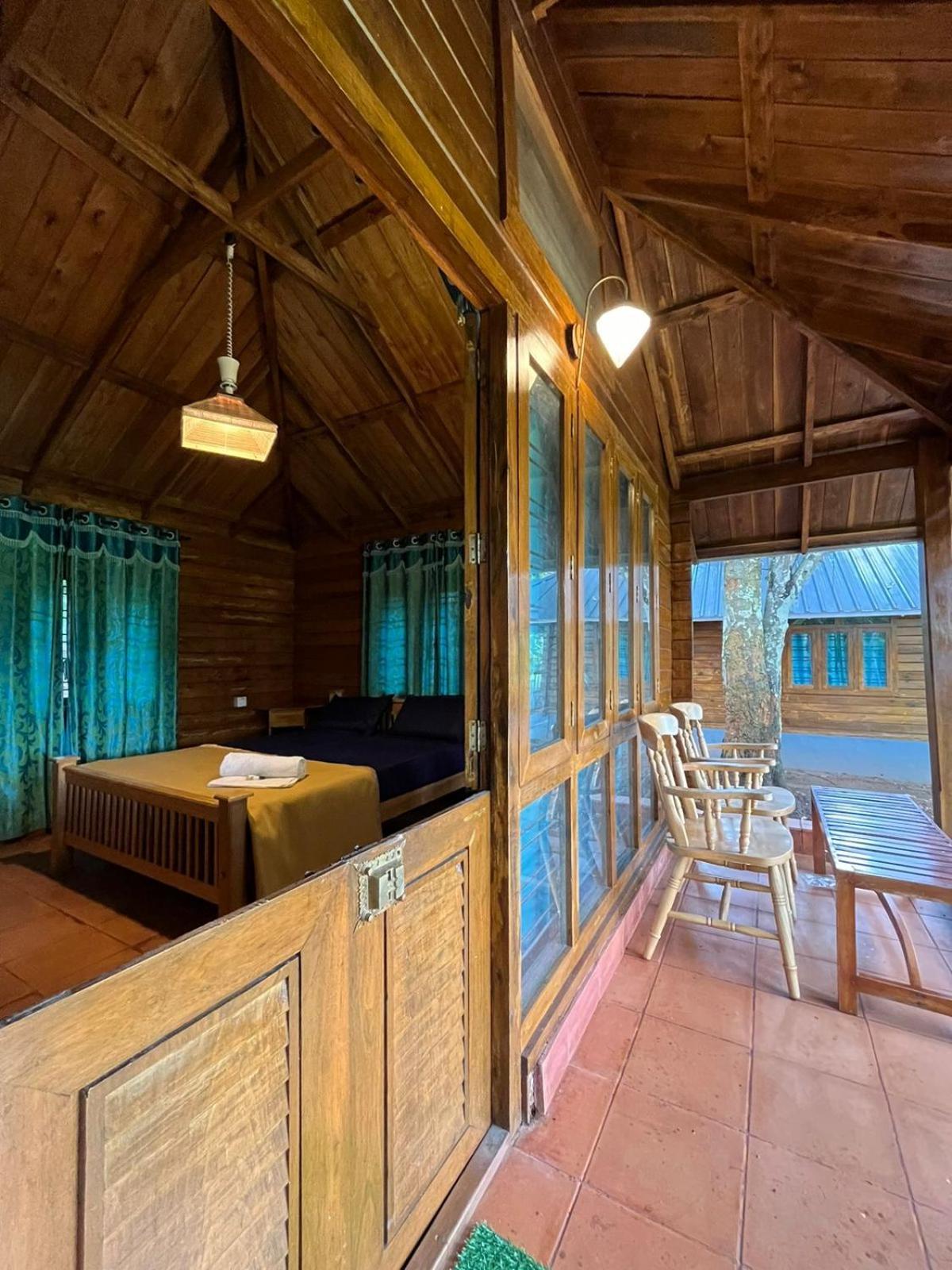 Royal Wooden Villa Манантавади Экстерьер фото